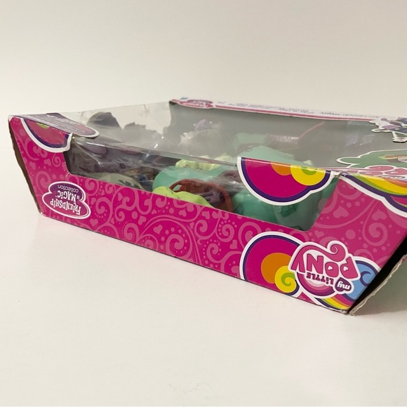 My Little Pony Friendship is Magic Twilight Sparkle Golden Oak Library Playset - Picture 12 of 16